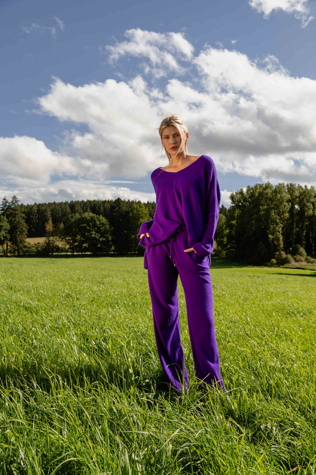 ANOUK - Cashmere V-Neck Oversized Pullover - Violett