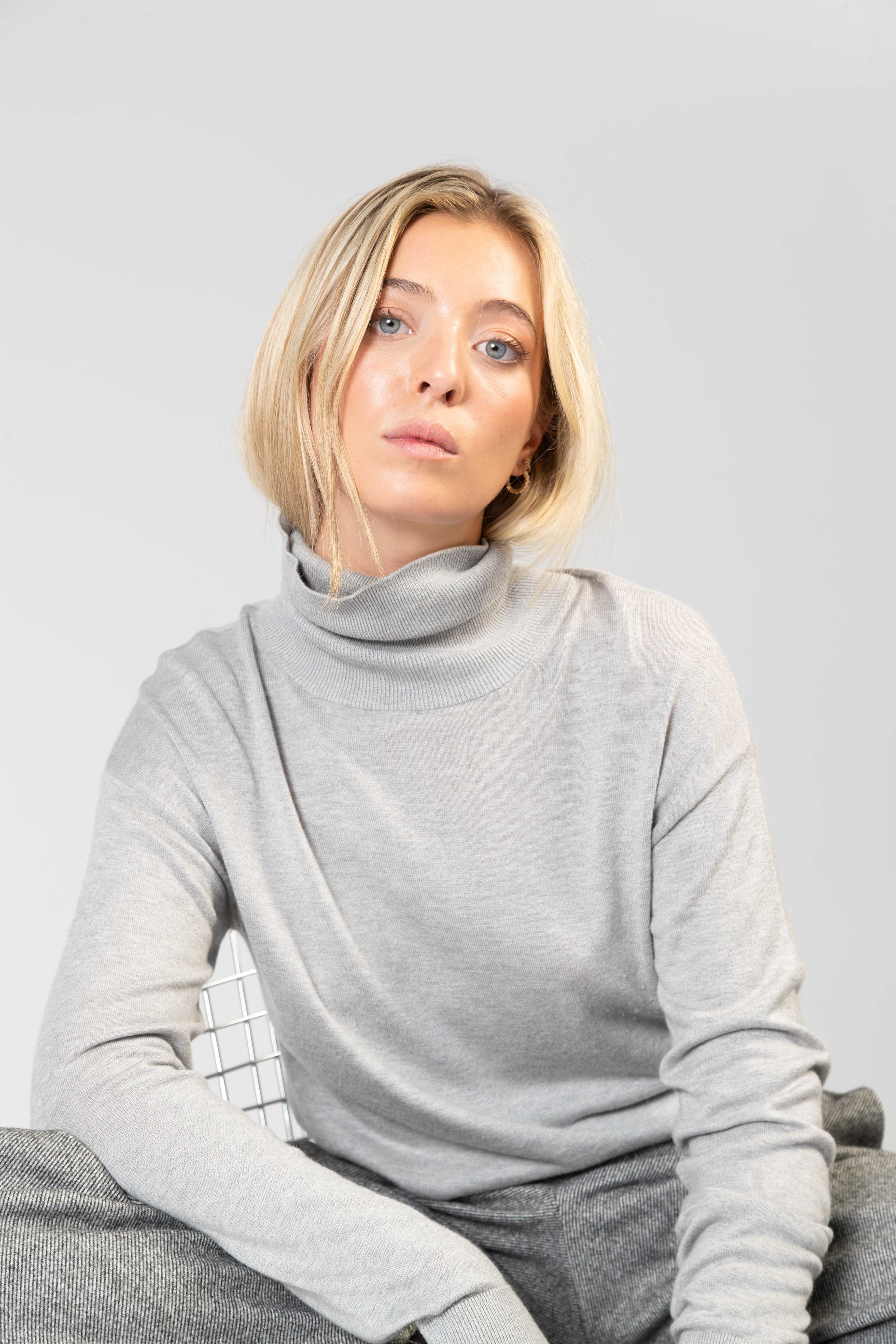 Amber – Dünner Cashmere Seide Rollkragenpullover - Grau