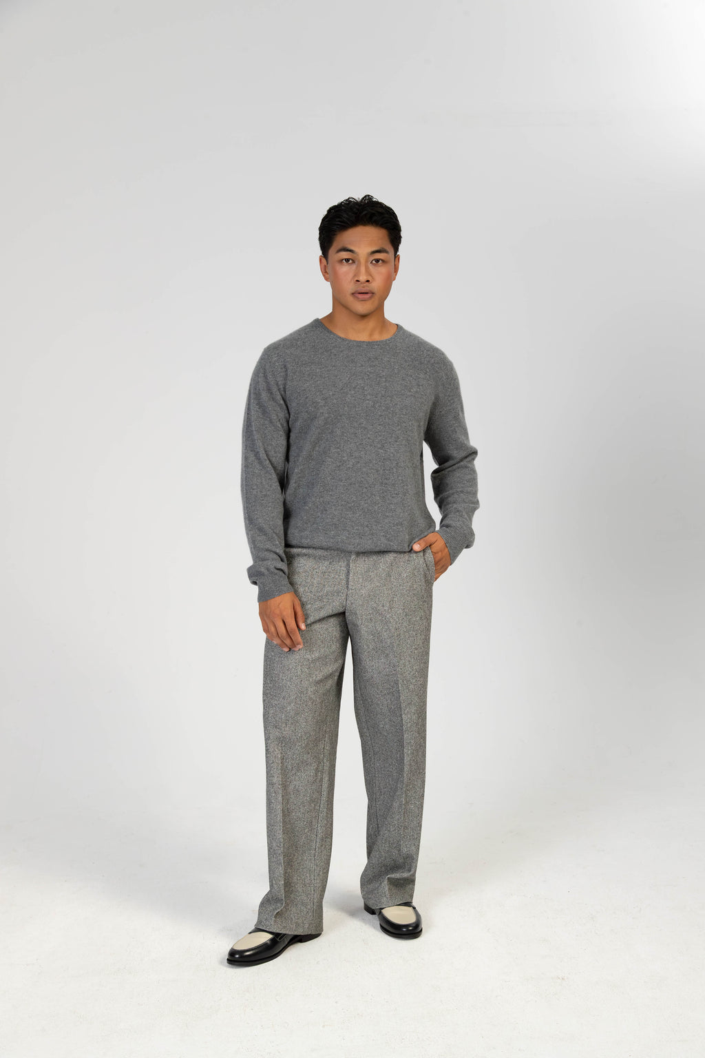 Adrian – Cashmere Klassischer Rundhals-Pullover – Anthrazit