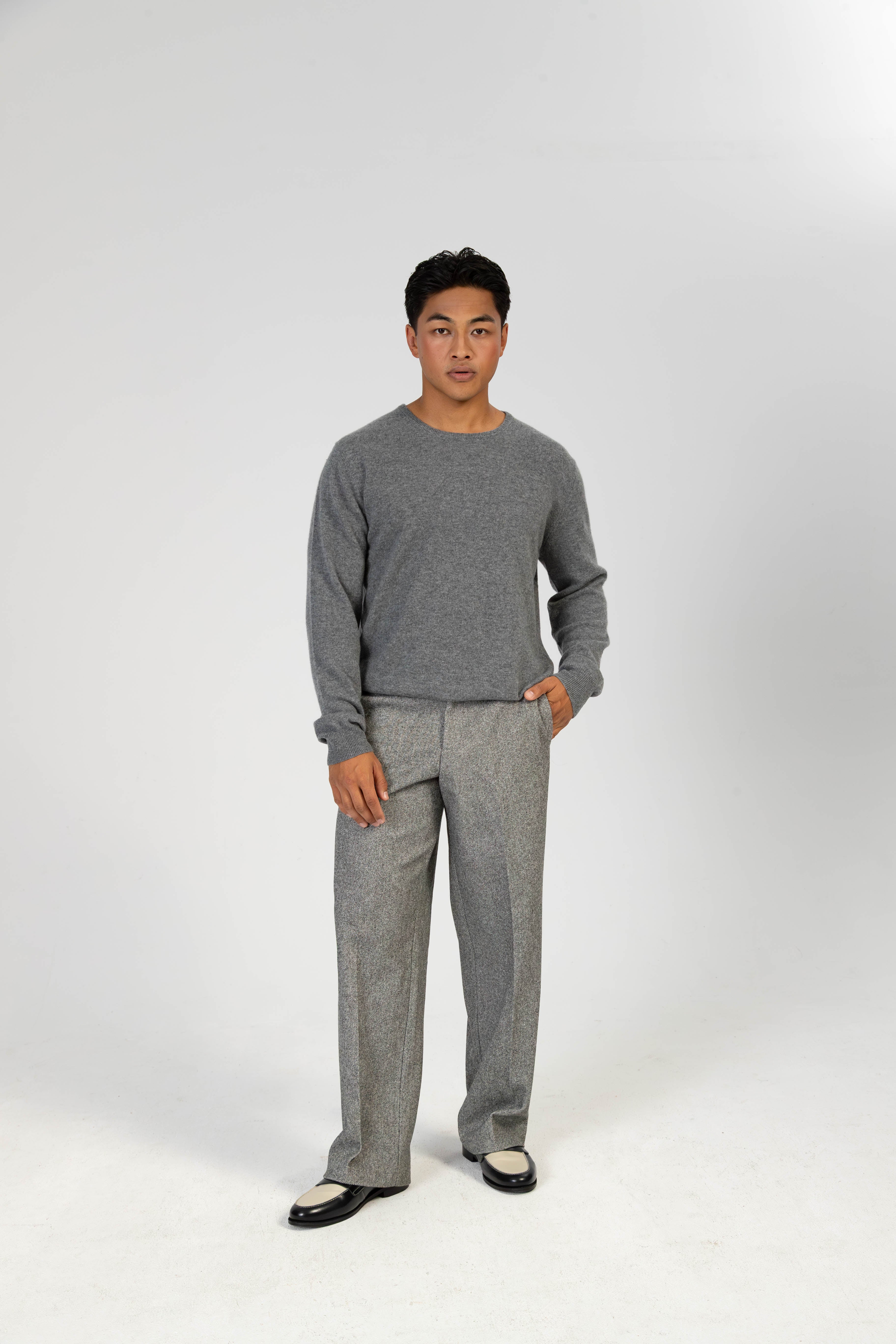 Adrian – Cashmere Klassischer Rundhals-Pullover – Anthrazit