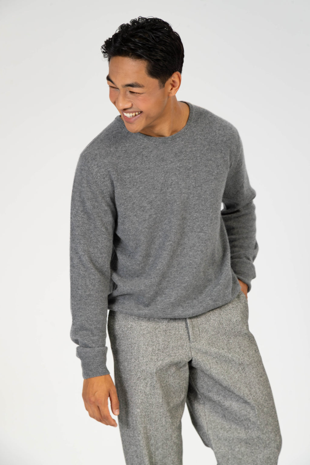 Adrian – Cashmere Klassischer Rundhals-Pullover – Anthrazit