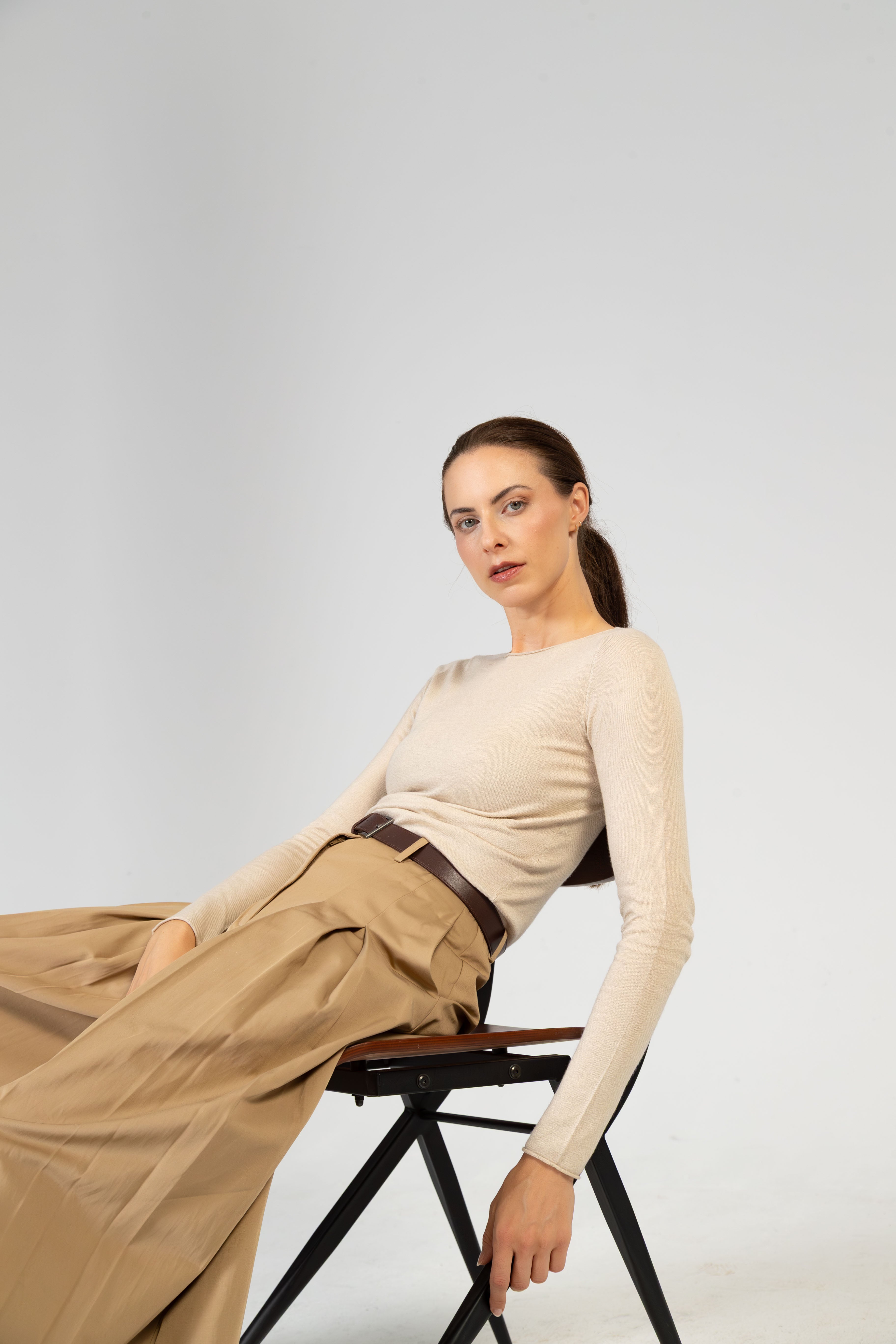 Annabelle – Cashmere Seide Top mit U-Boot-Ausschnitt - Beige