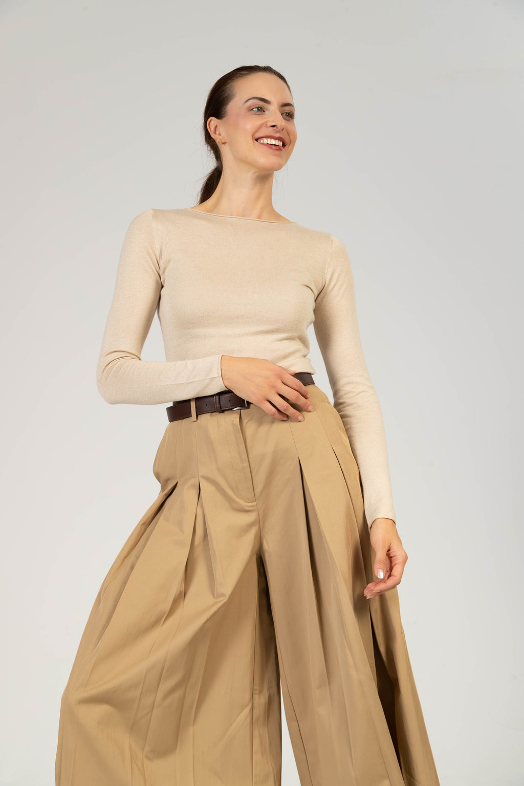 Annabelle – Cashmere Seide Top mit U-Boot-Ausschnitt - Beige