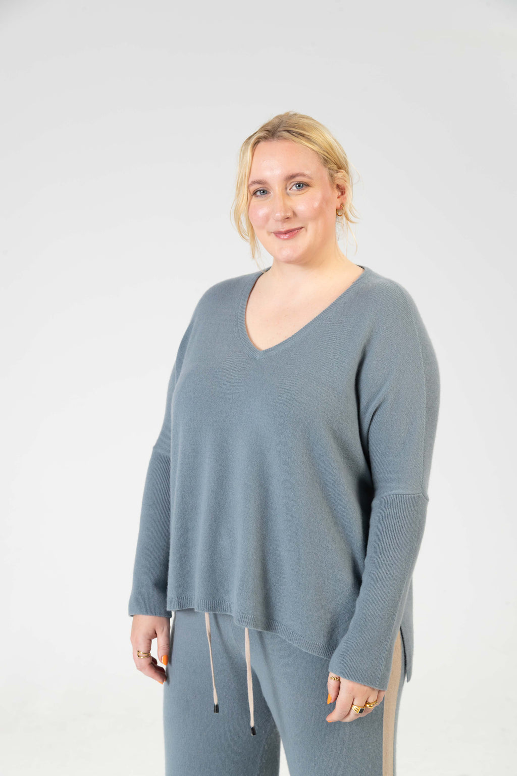 ANOUK - Cashmere V-Neck Oversized Pullover - Schiefergrau