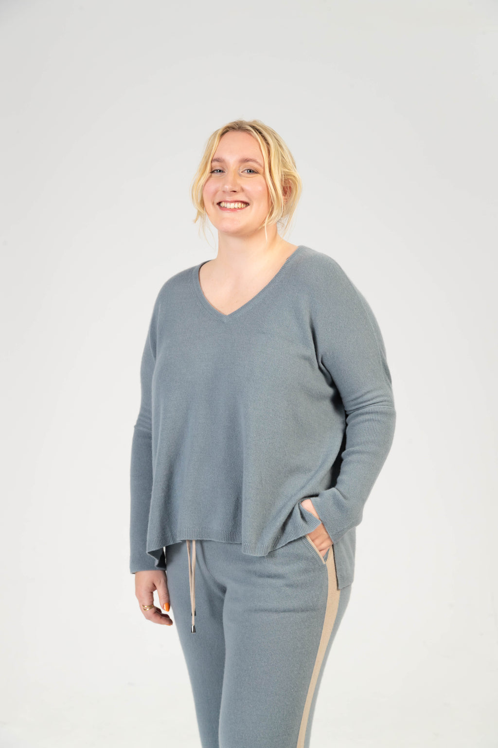 ANOUK - Cashmere V-Neck Oversized Pullover - Schiefergrau