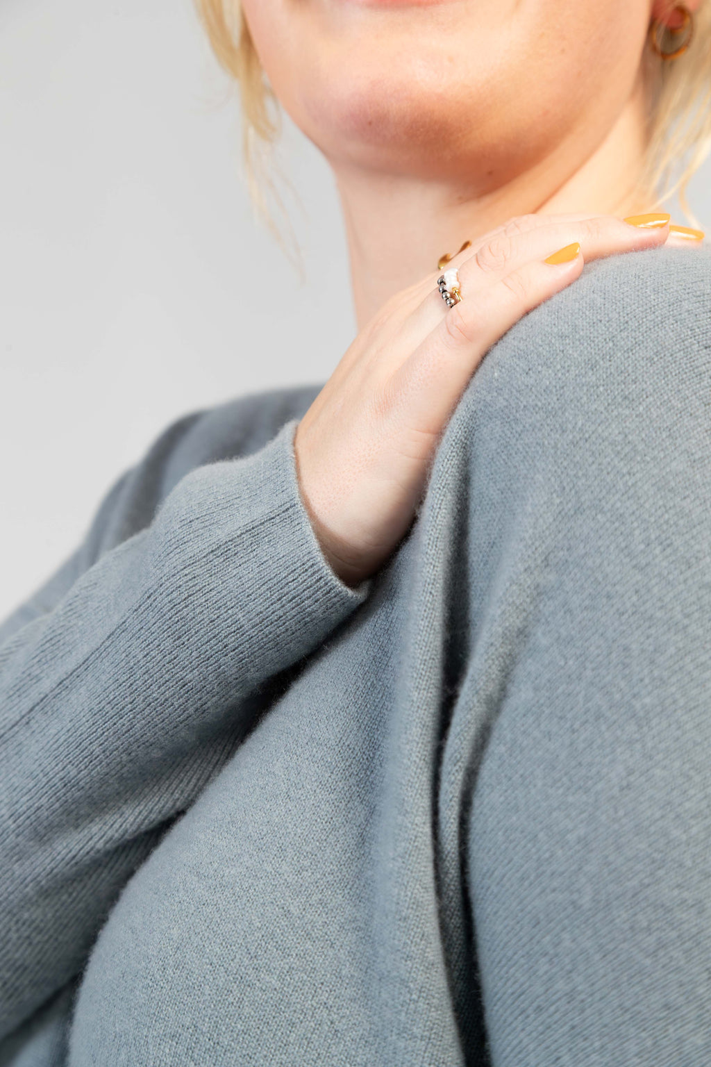 ANOUK - Cashmere V-Neck Oversized Pullover - Schiefergrau