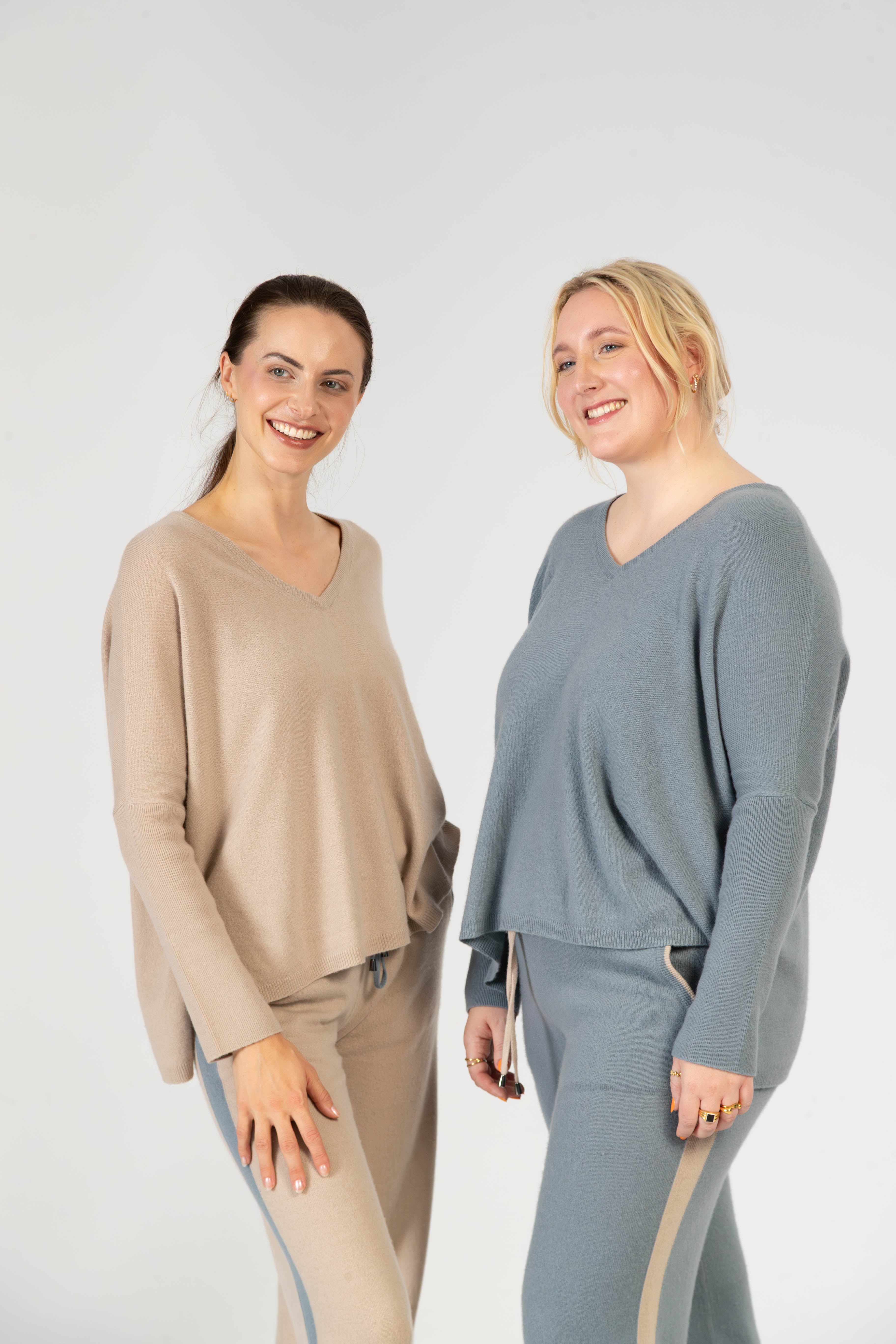 ANOUK - Cashmere V-Neck Oversized Pullover - Schiefergrau