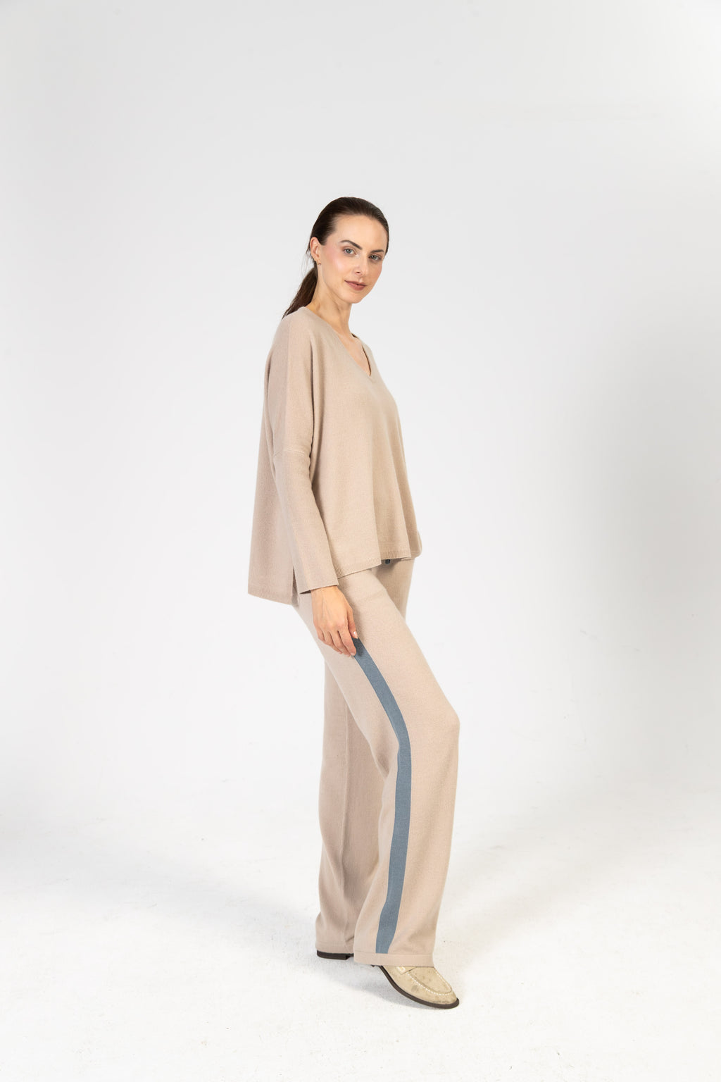 ANOUK - Cashmere Straight Fit Hose mit Seitenstreifen – Beige