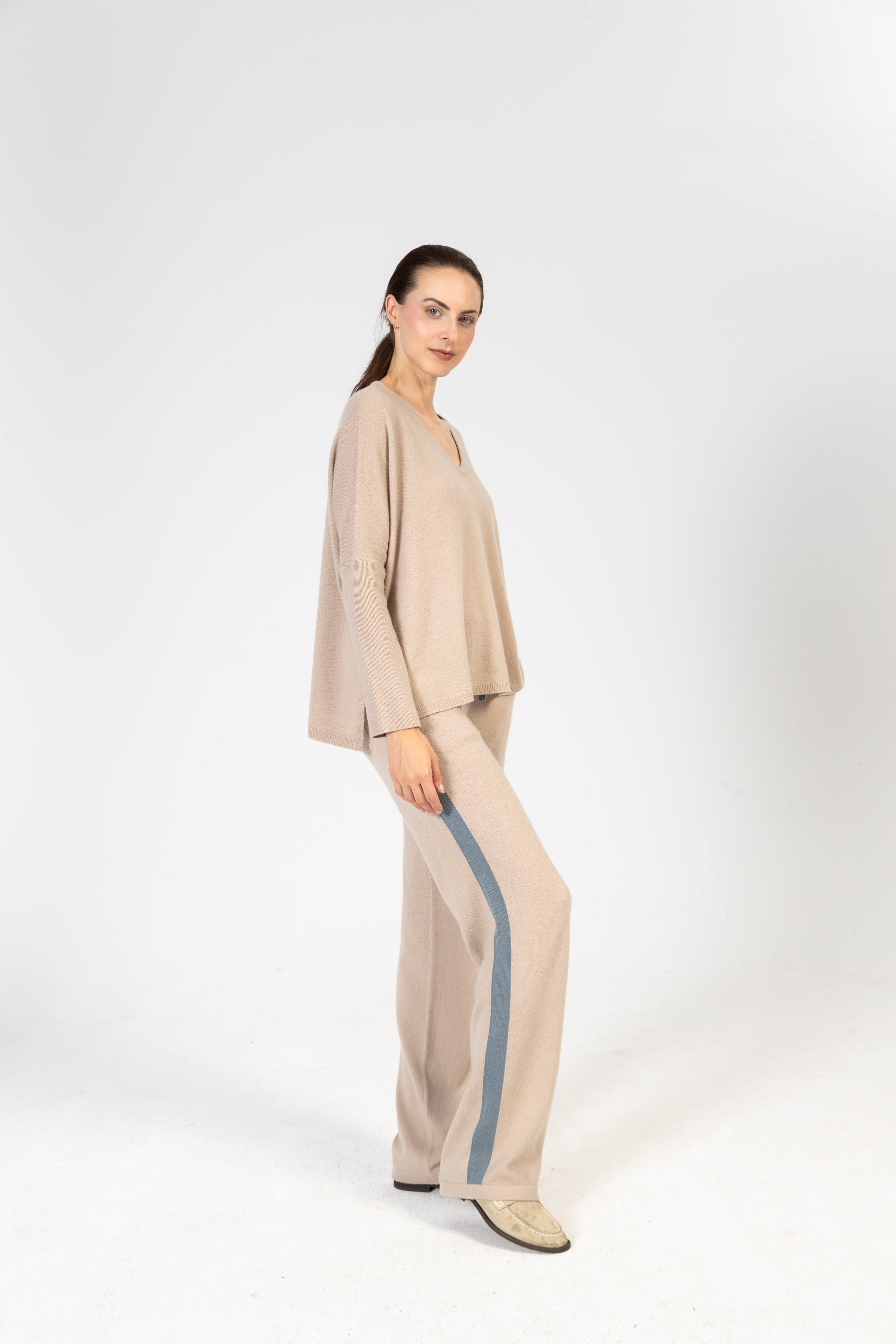 ANOUK - Cashmere Straight Fit Hose mit Seitenstreifen – Beige