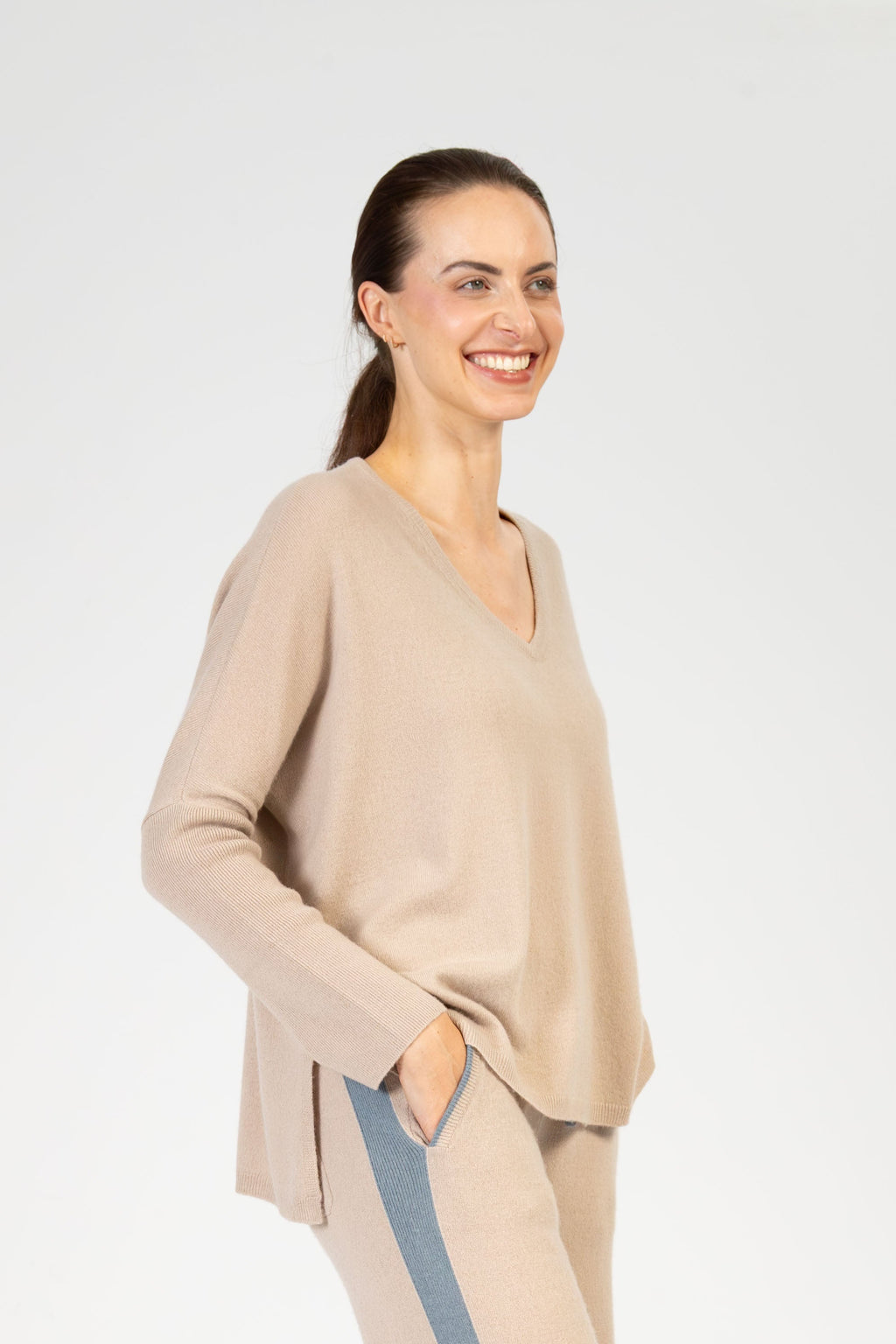 ANOUK - Cashmere V-Neck Oversized Pullover - Beige