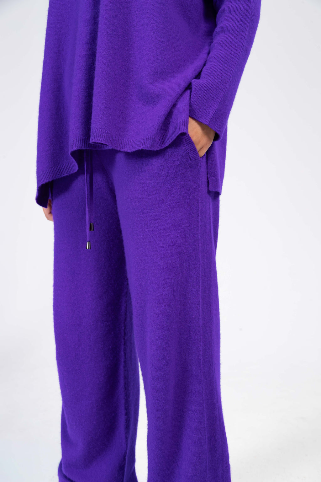 ANOUK - Cashmere Straight Fit Hose mit Seitenstreifen – Violett