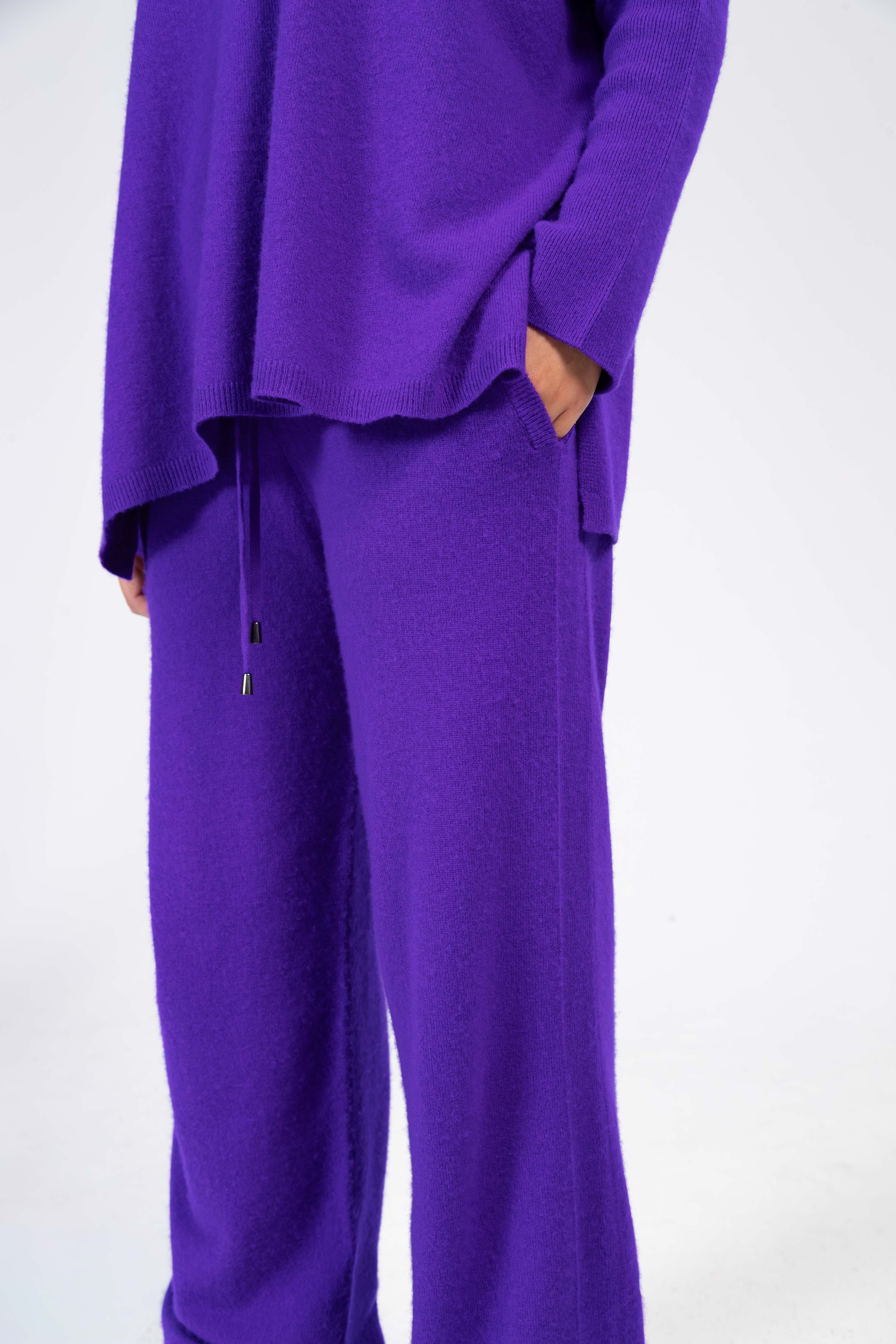 ANOUK - Cashmere Straight Fit Hose mit Seitenstreifen – Violett