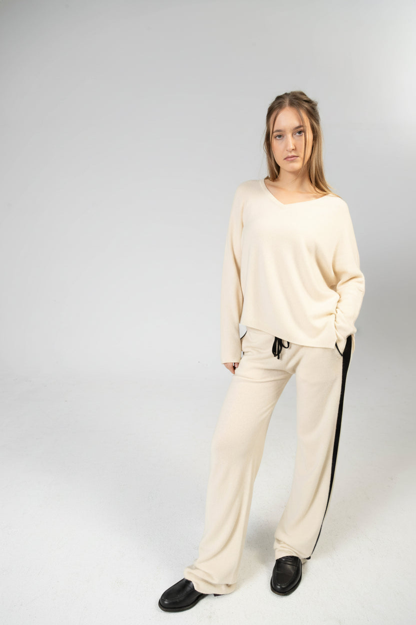 ANOUK - Cashmere Straight Fit Hose mit Seitenstreifen – Off-White