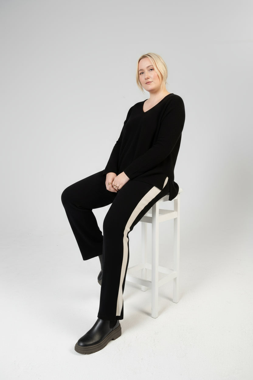 ANOUK - Cashmere Straight Fit Hose mit Seitenstreifen – Schwarz