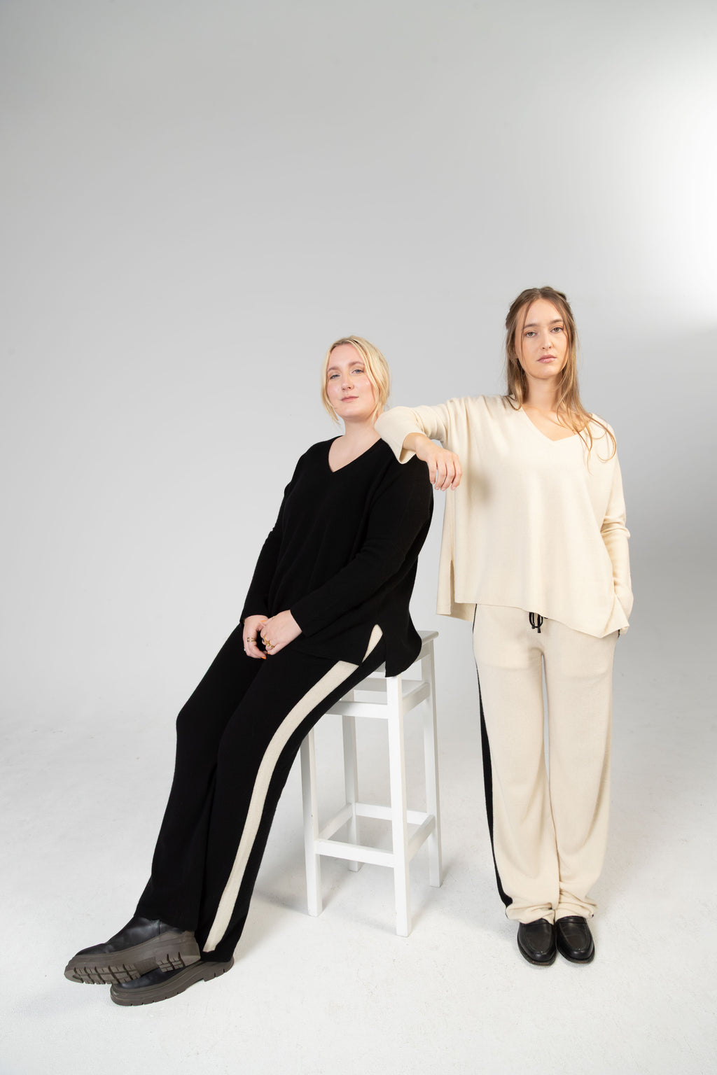 ANOUK - Cashmere V-Neck Oversized Pullover - Off-White