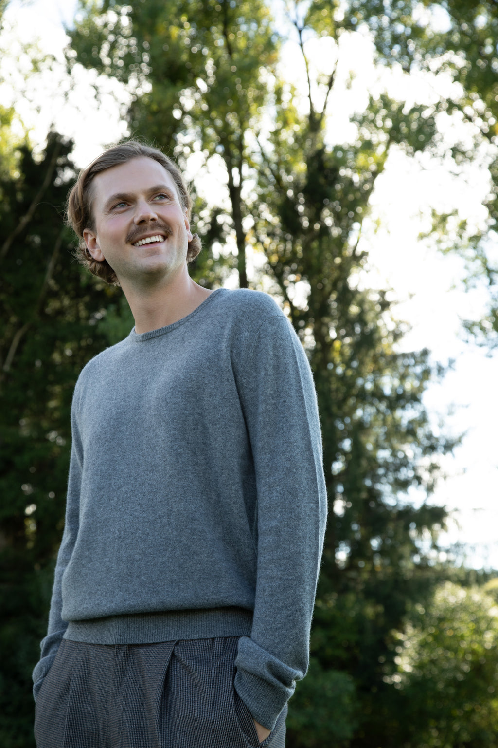 Adrian – Cashmere Klassischer Rundhals-Pullover – Anthrazit