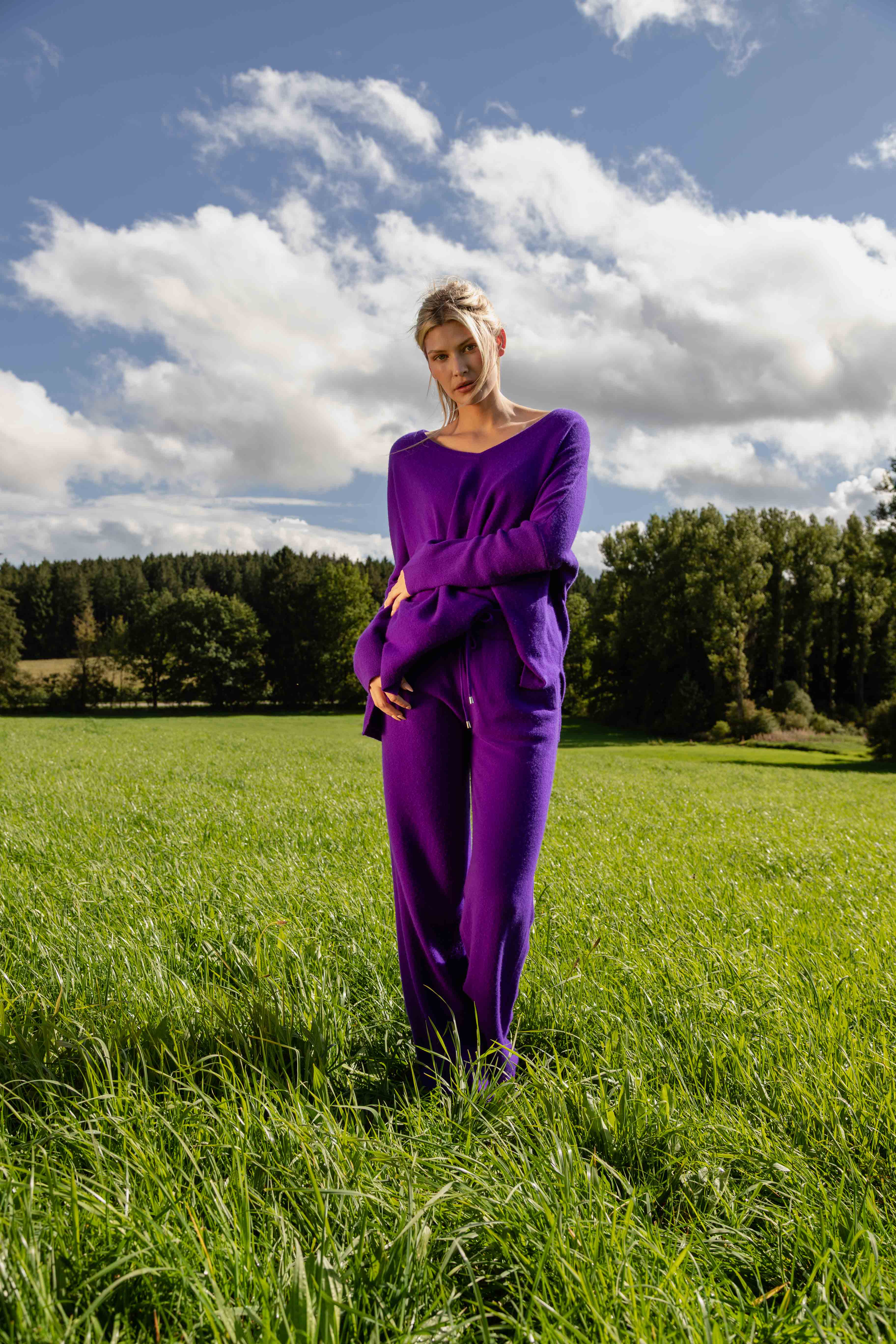 ANOUK - Cashmere Straight Fit Hose mit Seitenstreifen – Violett