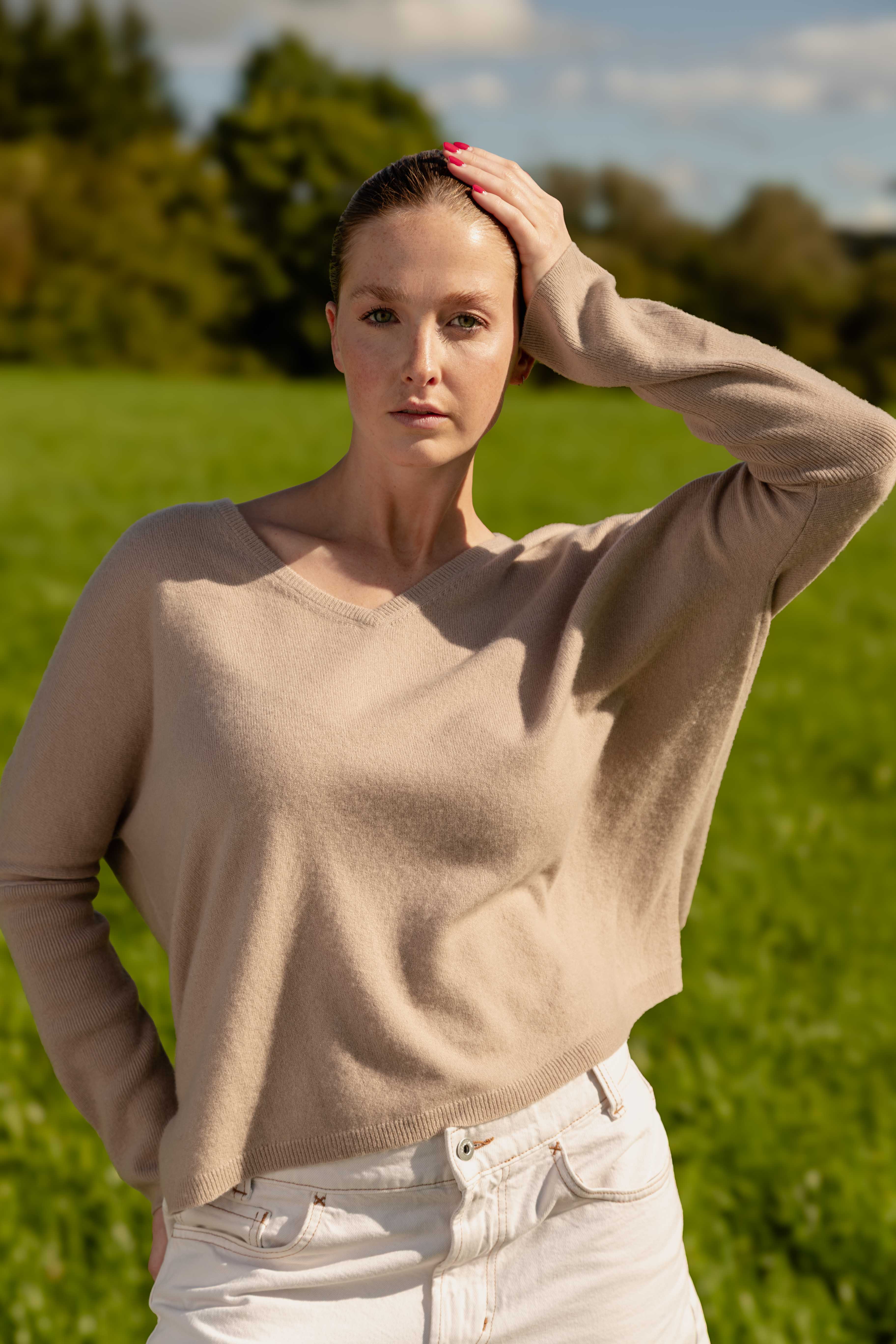 ANOUK - Cashmere V-Neck Oversized Pullover - Beige