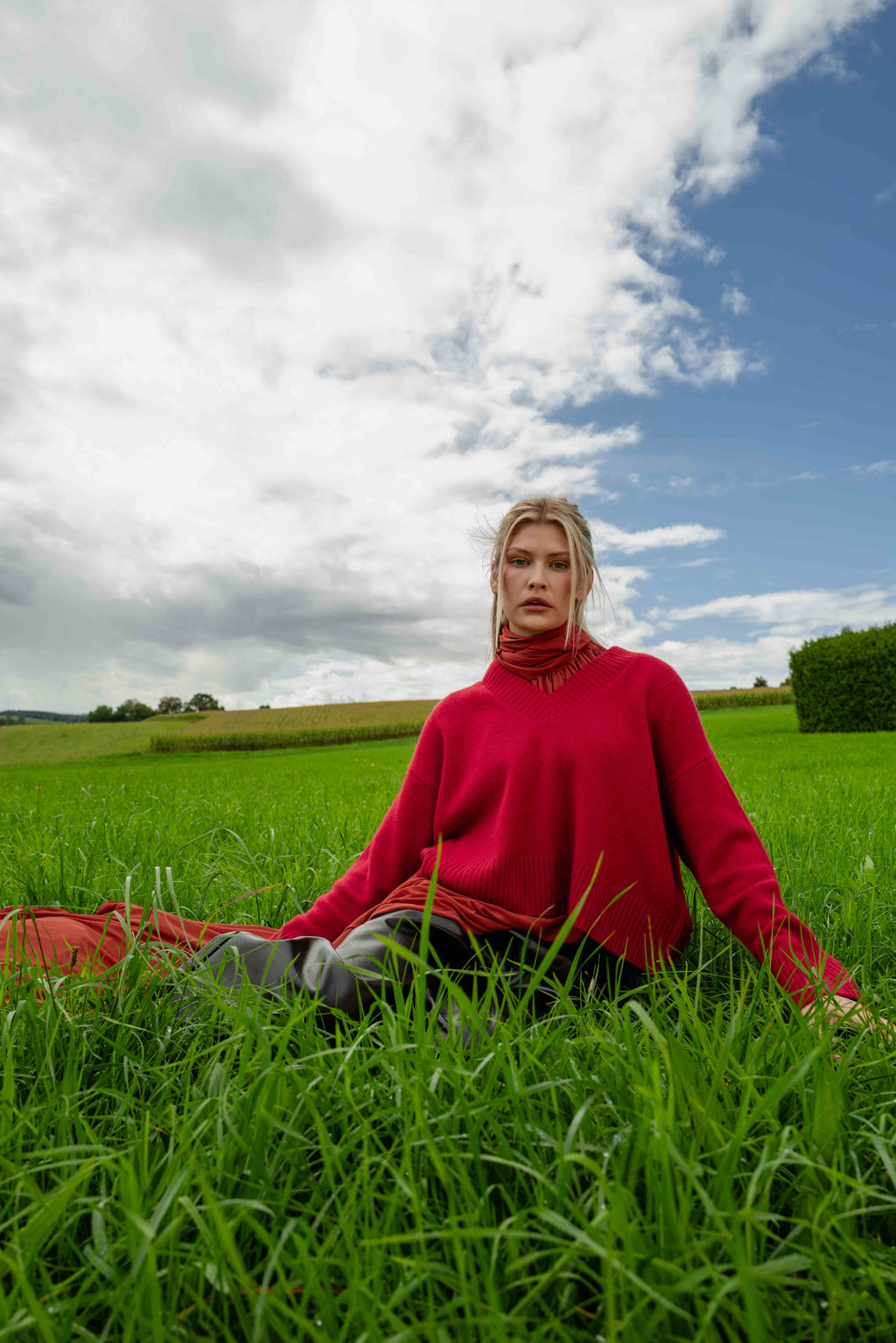 Ava – Chunky Cashmere V-Neck Pullover - Granatapfelrot