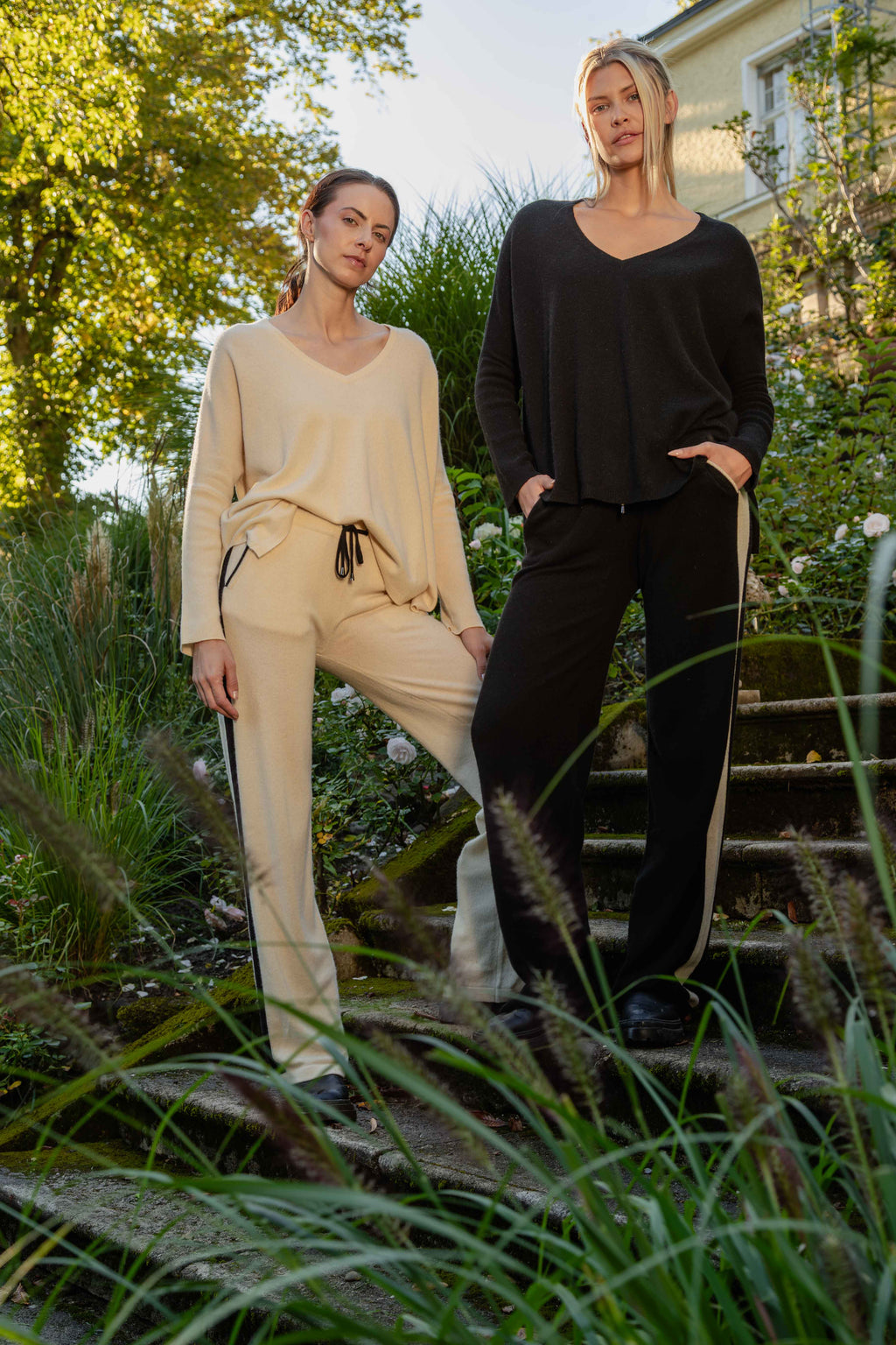 ANOUK - Cashmere V-Neck Oversized Pullover - Off-White