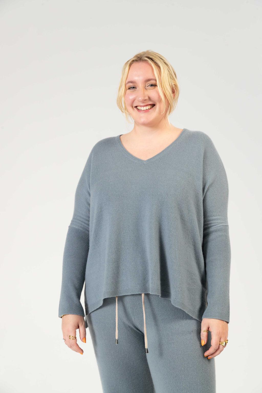 ANOUK - Cashmere V-Neck Oversized Pullover - Schiefergrau