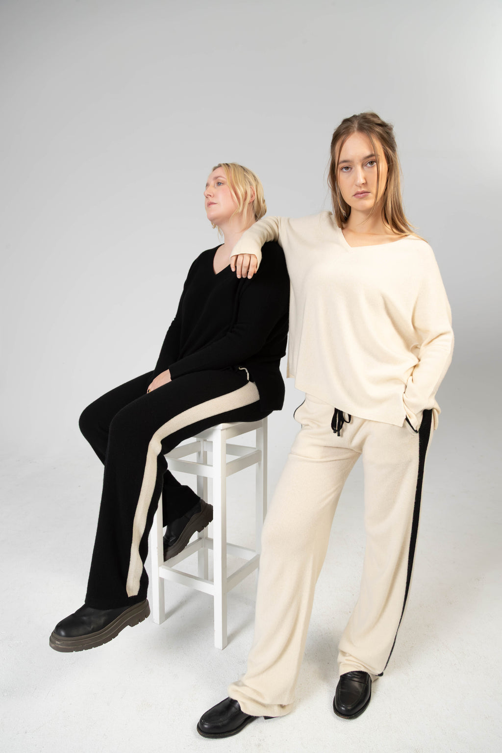 ANOUK - Cashmere V-Neck Oversized Pullover - Off-White