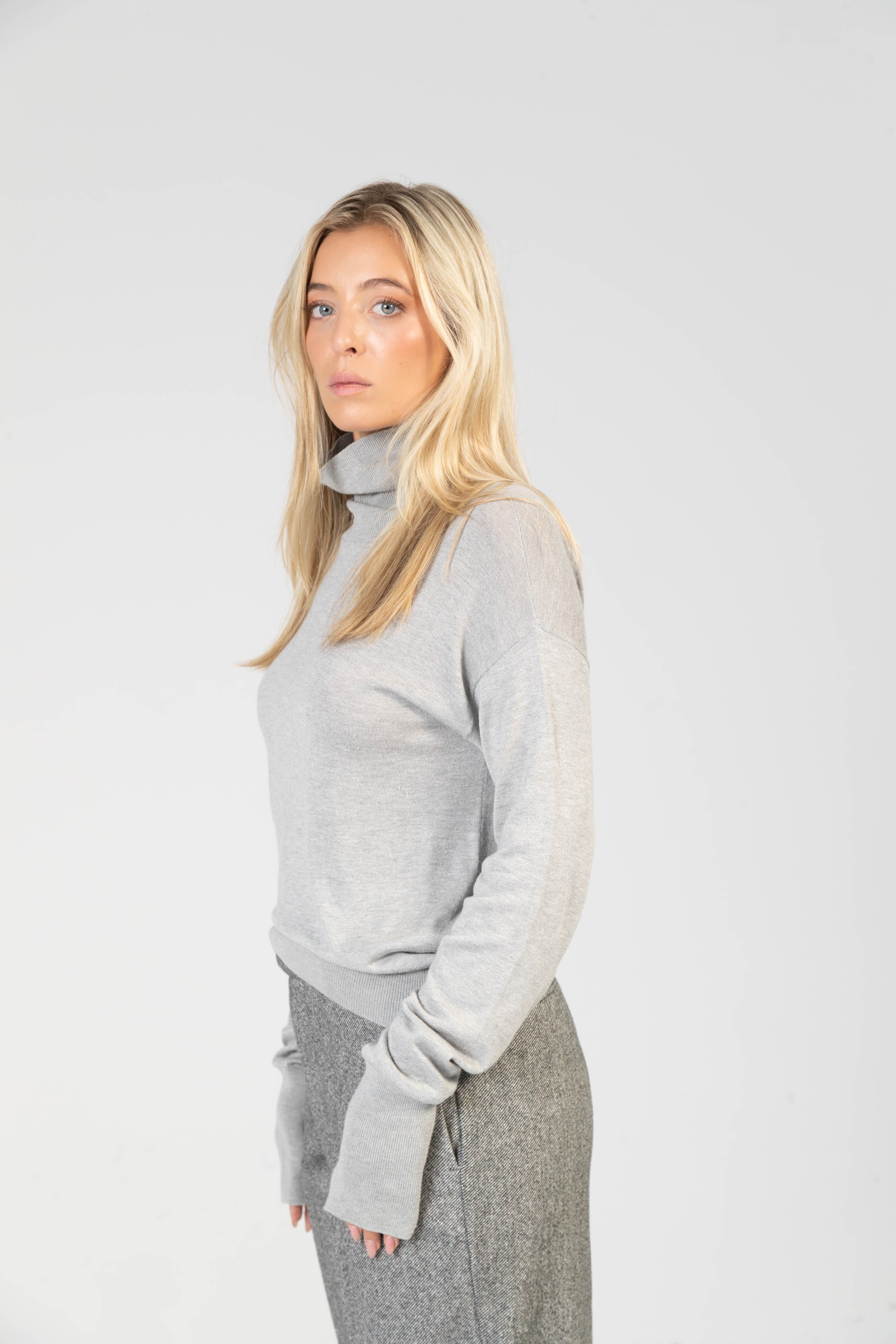 Amber – Dünner Cashmere Seide Rollkragenpullover - Grau
